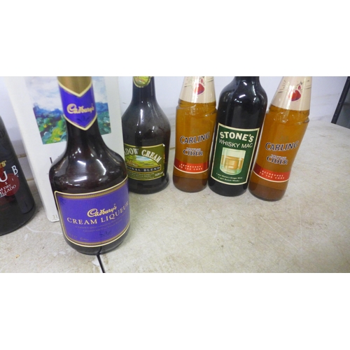 5084 - A box of assorted wines and spirits including Cadbury's Cream Liqueur, Meadow Cream Original Blend, ... 