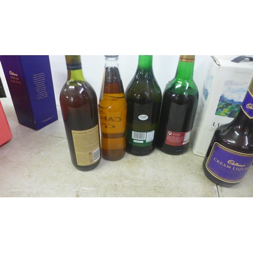 5084 - A box of assorted wines and spirits including Cadbury's Cream Liqueur, Meadow Cream Original Blend, ... 