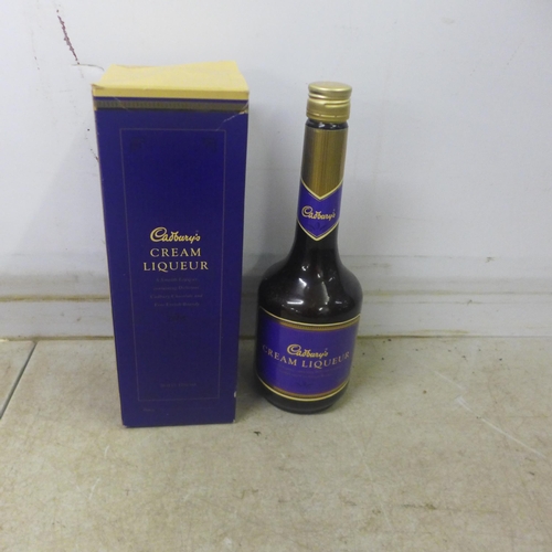 5084 - A box of assorted wines and spirits including Cadbury's Cream Liqueur, Meadow Cream Original Blend, ... 