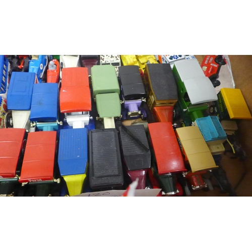 5089 - A quantity of die-cast model vehicles including Matchbox, Lledo, Corgi and Tomica