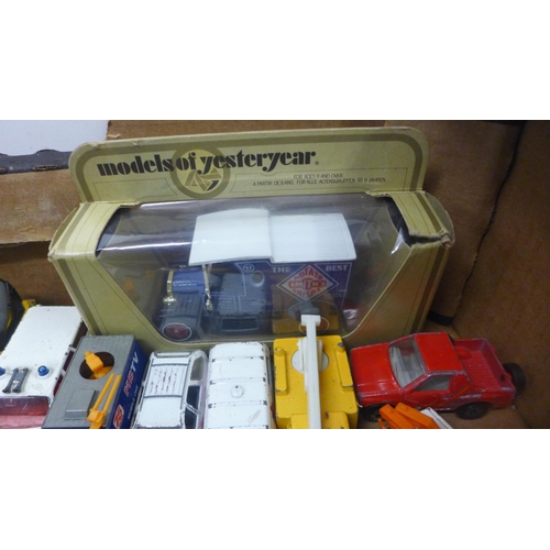 5089 - A quantity of die-cast model vehicles including Matchbox, Lledo, Corgi and Tomica