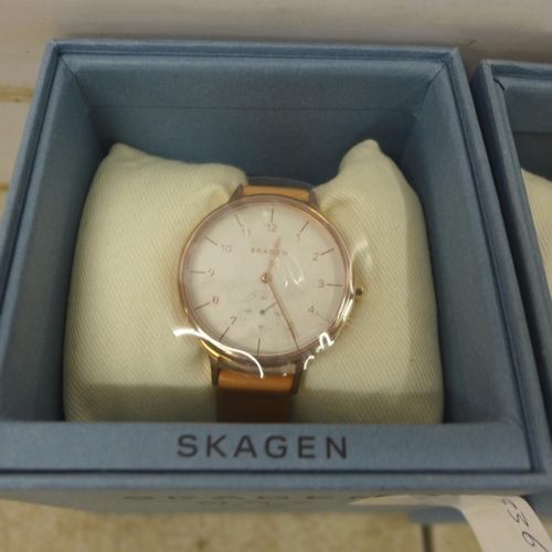 5100 - 2 Skagen lady's analogue watches in gold finish with light brown leather strap, unused