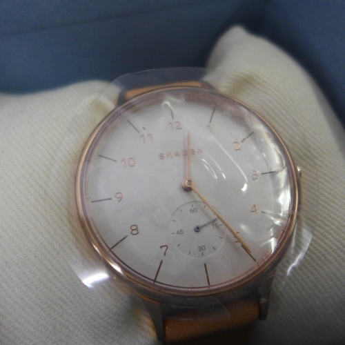 5100 - 2 Skagen lady's analogue watches in gold finish with light brown leather strap, unused