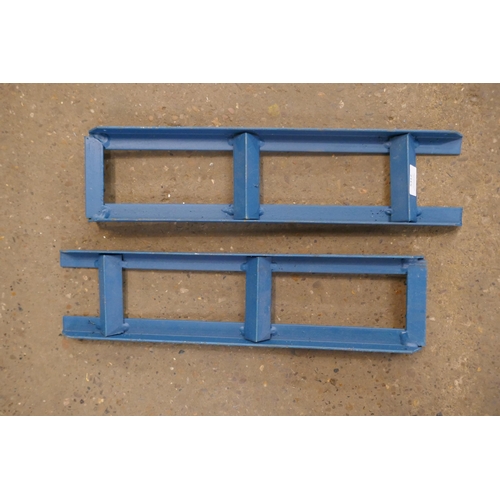 5312 - A pair of metal car ramps