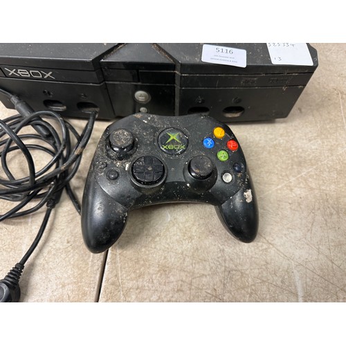 5116 - An original XBox games console with controller and power cable