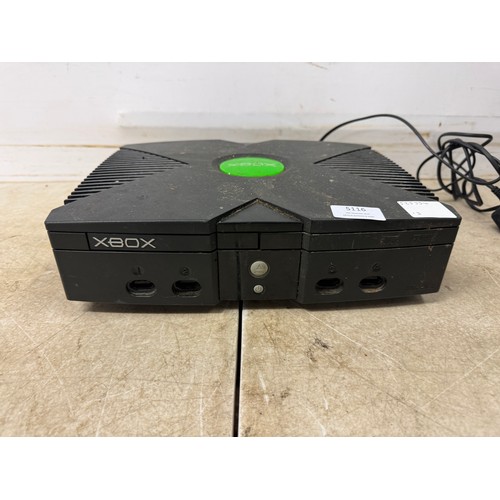 5116 - An original XBox games console with controller and power cable