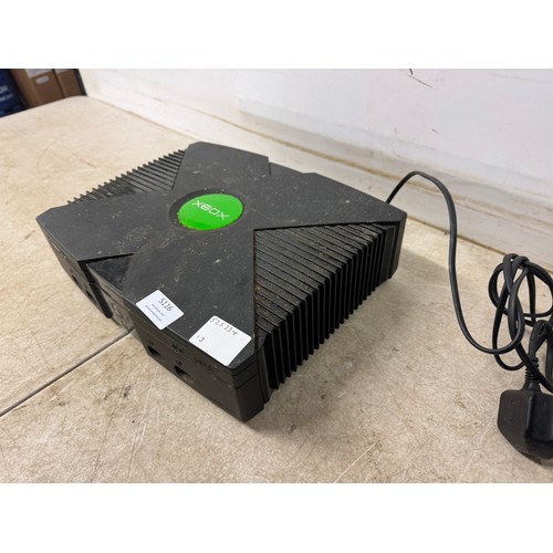 5116 - An original XBox games console with controller and power cable