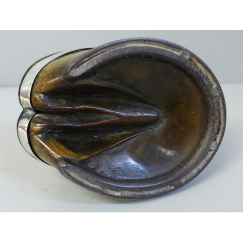 2017 - An early 20th Century horse hoof and silver plated mounted inkwell