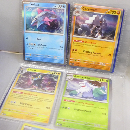 2021 - Over 500 Pokémon cards, including rare cards and holographic in protective wallets