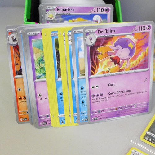 2021 - Over 500 Pokémon cards, including rare cards and holographic in protective wallets