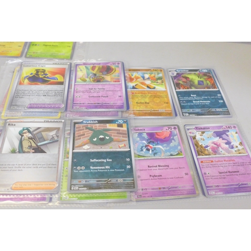 2021 - Over 500 Pokémon cards, including rare cards and holographic in protective wallets