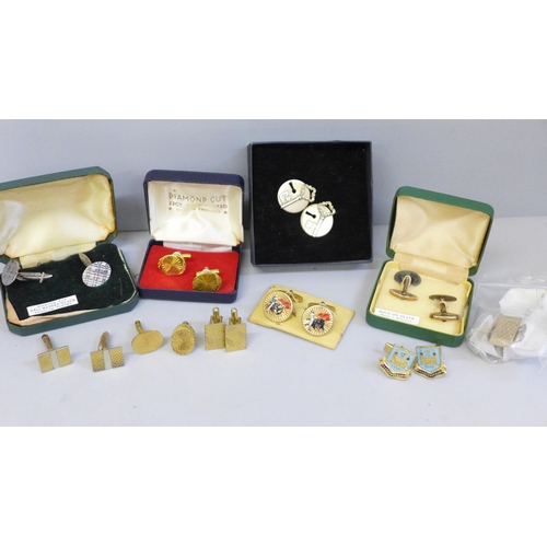 2029 - Ten pairs of cufflinks, five boxed, including one pair of silver cufflinks