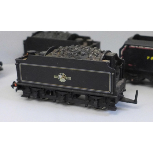 2033 - A collection of OO gauge locomotives and tenders and one locomotive