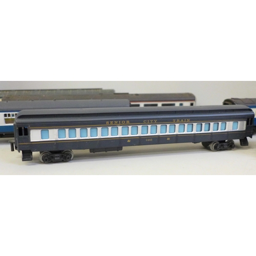 2038 - Six Hornby and Mainline OO gauge railway carriages