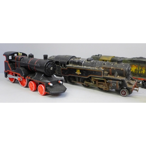 2072 - OO gauge model rail locomotives, tenders and wagons, a/f