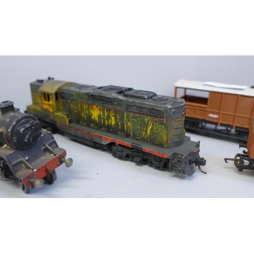 2072 - OO gauge model rail locomotives, tenders and wagons, a/f