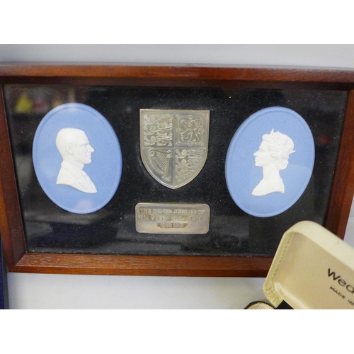 2078 - A Wedgwood Jasperware double mounted silver plaques and two medallions, Queen Elizabeth II and Princ... 