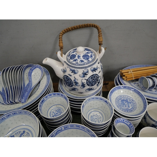 2156 - A collection of Chinese blue and white dragon pattern dinnerwares, together with chopsticks and anot... 