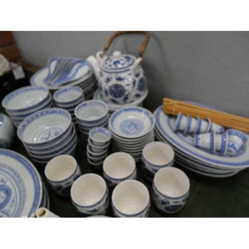 2156 - A collection of Chinese blue and white dragon pattern dinnerwares, together with chopsticks and anot... 