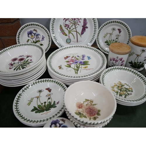 2157 - A collection of Botanic Garden Portmeirion; six dinner plates (27cm), eight soup/pasta dishes (22cm)... 