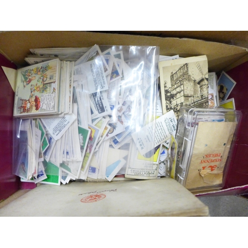 2286 - Beer mats, tea cards and assorted household items **PLEASE NOTE THIS LOT IS NOT ELIGIBLE FOR IN-HOUS... 