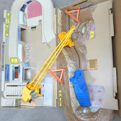 2288 - A Hot Wheels Construction set, track and accessories **PLEASE NOTE THIS LOT IS NOT ELIGIBLE FOR IN-H... 