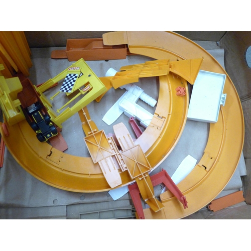 2288 - A Hot Wheels Construction set, track and accessories **PLEASE NOTE THIS LOT IS NOT ELIGIBLE FOR IN-H... 