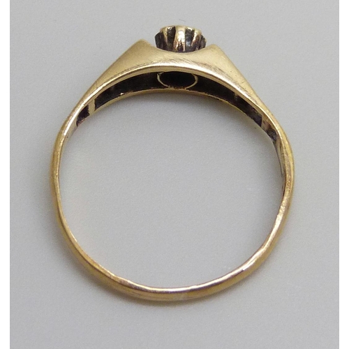 7004 - A 9ct gold ring set with a diamond, 1.1g, L