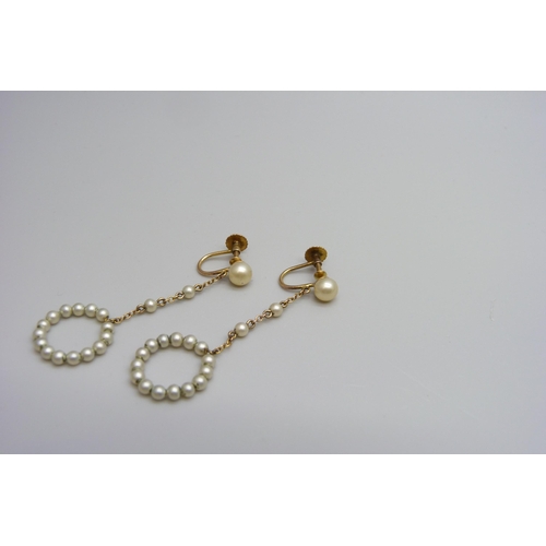 7028 - A pair of early 20th Century 9ct gold and pearl drop earrings with screw backs, 2.3g, 45mm