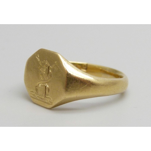 7031 - A small 18ct gold signet ring, 3.4g, F/G