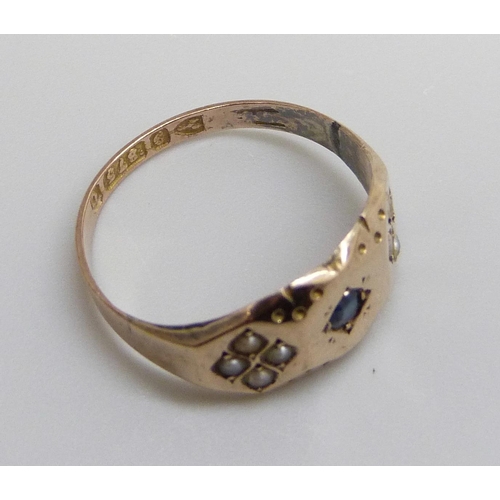 7066 - A Victorian 9ct gold ring, Chester 1886, 1.6g, K