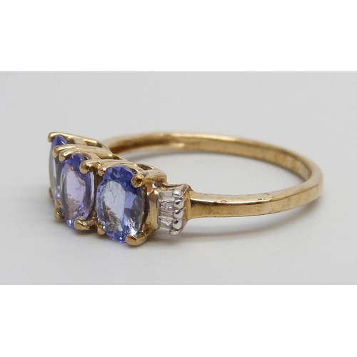 7078 - A 9ct gold, tanzanite and diamond ring, with certificate, 2.3g, N/O