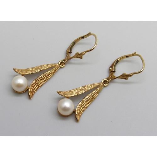 7081 - A pair of 14k gold Art Nouveau style drop earrings, 2.8g