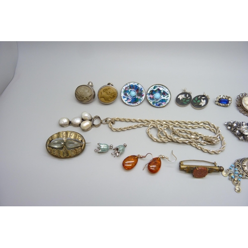 7093 - A collection of jewellery including Pietra Dura earrings, brooches, etc.