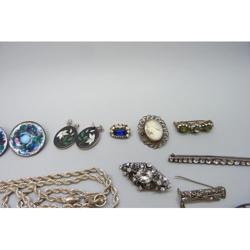 7093 - A collection of jewellery including Pietra Dura earrings, brooches, etc.