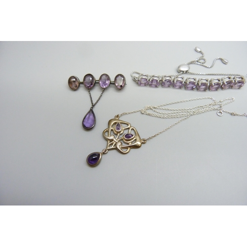 7099 - A collection of amethyst set jewellery including an early 20th Century silver and amethyst drop broo... 