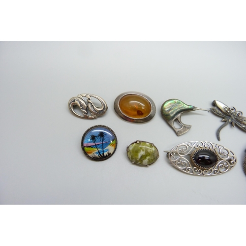 7110 - A collection of silver brooches including a Sheila Fleet fish brooch, a Thomas Mott butterfly wing b... 