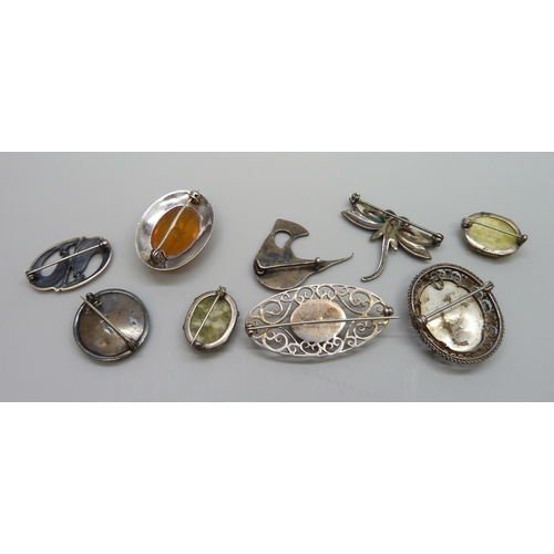 7110 - A collection of silver brooches including a Sheila Fleet fish brooch, a Thomas Mott butterfly wing b... 