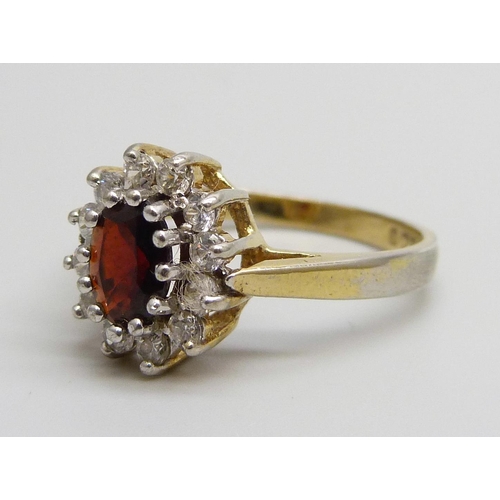 7133 - A silver gilt garnet and zircon cluster ring, O