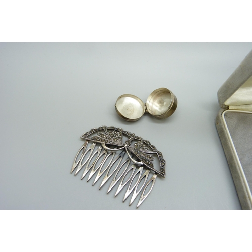 7147 - A silver comb set with marcasite, a silver rose quartz pendant on chain and a silver pill box set wi... 