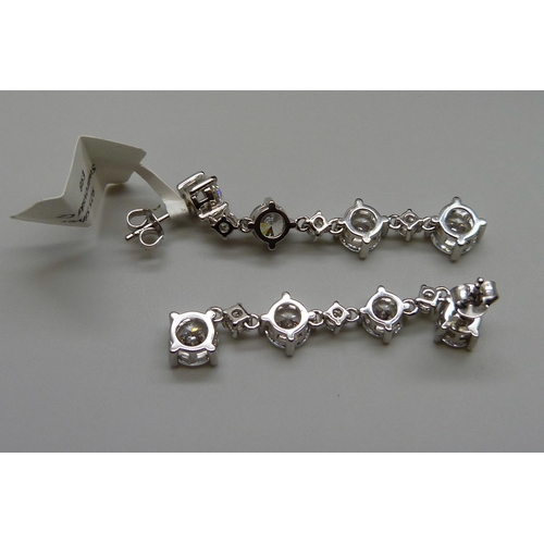 7155 - A pair of 925 silver earrings with Swarovski cubic zirconia, 9g