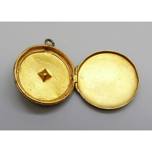 7163 - A collection of Victorian jewellery; two pendants, two photograph pendants, a locket and a mining ba... 