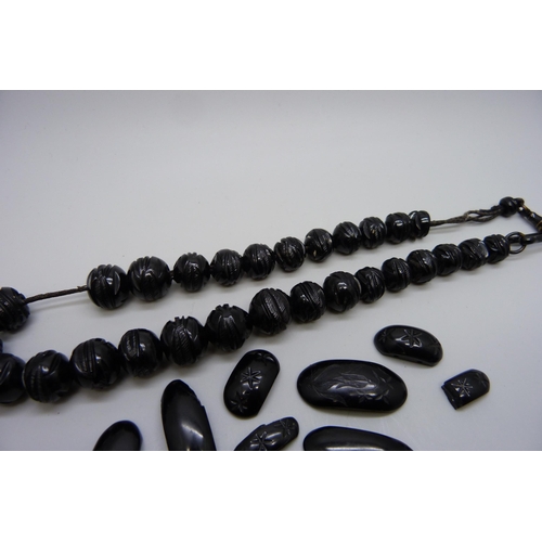 7175 - A Whitby jet bead necklace and jet beads for stringing or repair