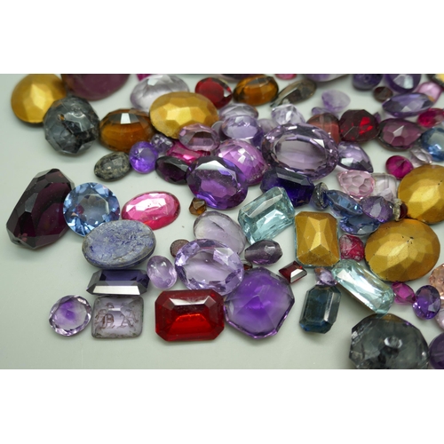 7189 - A collection of unmounted gemstones, etc.