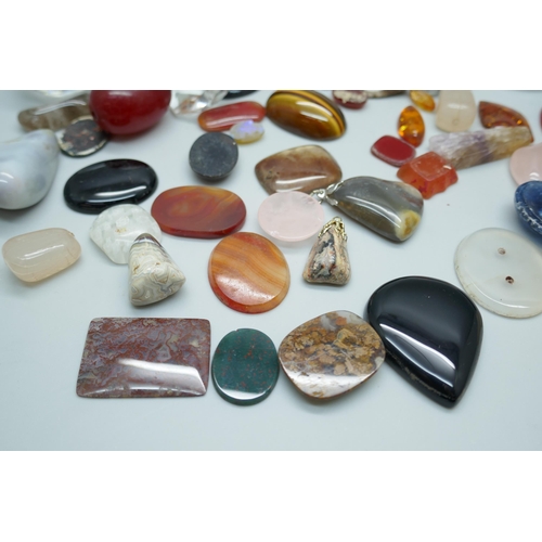 7192 - A collection of gemstones including pendants