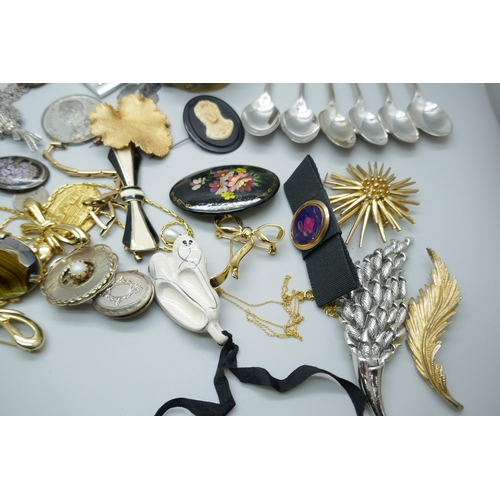 7196 - A collection of costume jewellery including plated jewellery, etc.