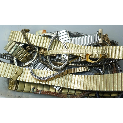 7200 - A collection of vintage watch bracelets/straps