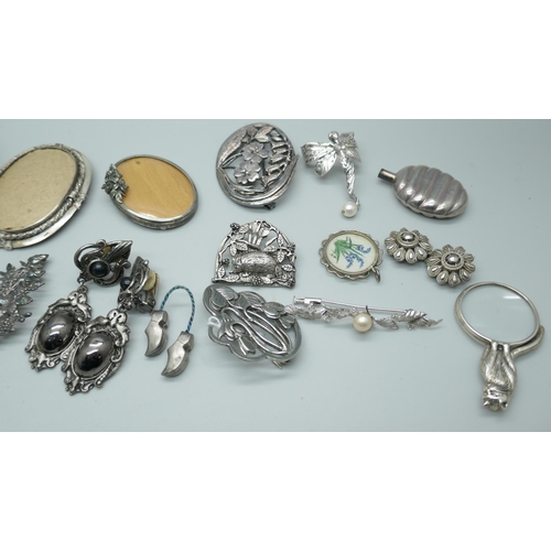 7204 - Silver and white metal jewellery, etc., including a 925 silver cat pendant