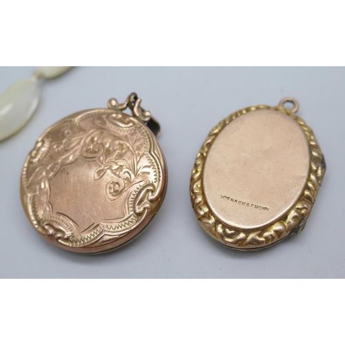 7208 - A collection of mother of pearl jewellery, cameo brooch, blister pearl brooch, etc.