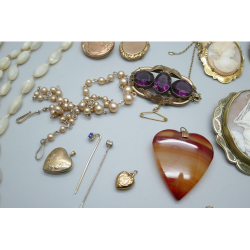 7208 - A collection of mother of pearl jewellery, cameo brooch, blister pearl brooch, etc.